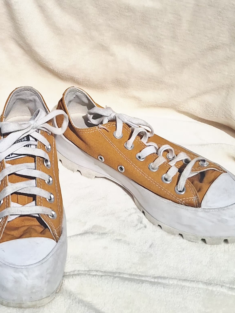 Converse Women Low Top Sneakers in Mustard Yellow and White Size 7 - Picture 7 of 11